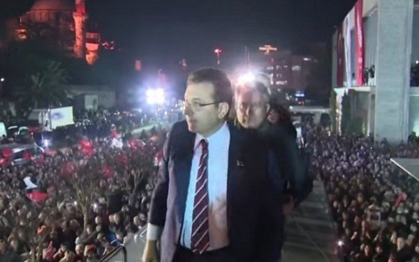 Τουρκία: Χιλιάδες στους δρόμους για να διαδηλώσουν ενάντια στην καταδίκη του Εκρέμ Ιμάμογλου