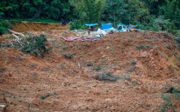 Μαλαισία: Συνεχίζονται οι προσπάθειες εντοπισμού 12 αγνοουμένων μετά την κατολίσθηση που χτύπησε κατασκήνωση