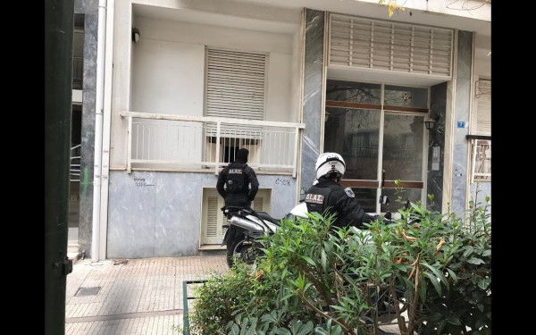 «Κιβωτός του Κόσμου»: Γυαλιά-καρφιά τα γραφεία του Εκκλησία Online (βίντεο,φωτ.)