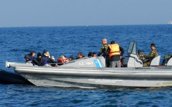 Τζια: Περίπου 100 μετανάστες διασώθηκαν από το Λιμενικό - Μεταφέρονται στη Μαλακάσα (βίντεο)