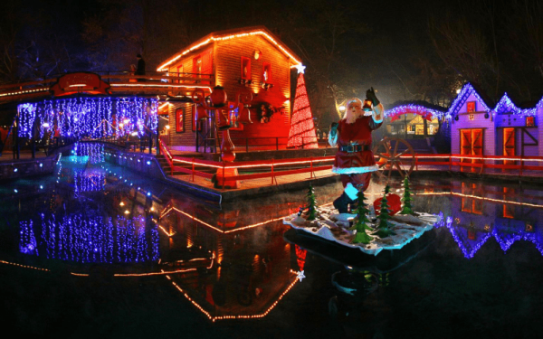 Οι πέντε πόλεις της Ελλάδας με χριστουγεννιάτικα πάρκα «μαγνητίζουν» τους τουρίστες