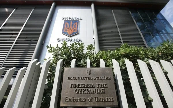  «Ματωμένος φάκελος» στην ουκρανική πρεσβεία στην Αθήνα