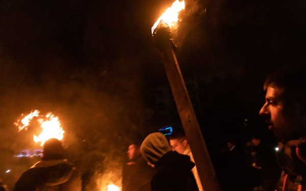 Το έθιμο της Φλώρινας που σιγοκαίει υπομονετικά (βίντεο, φωτ.)