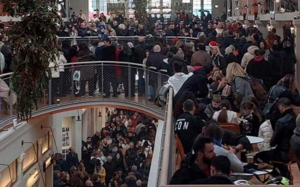 Θεσσαλονίκη: Ολα τα φώτα στην Αγορά Μοδιάνο