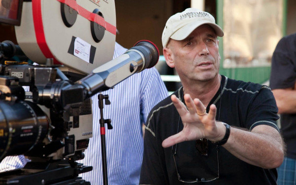 Τι γυρεύει ο σκηνοθέτης του Τζέιμς Μποντ στη Θεσσαλονίκη;