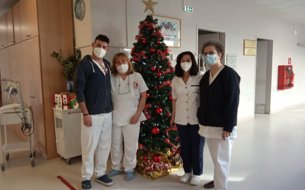 Θεσσαλονίκη: Μαθητές χάρισαν χαμόγελα στους ασθενείς του Παπανικολάου (φωτ.)