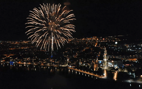 Με μουσικές στην Αριστοτέλους και σόου πυροτεχνημάτων η αλλαγή του χρόνου στη Θεσσαλονίκη