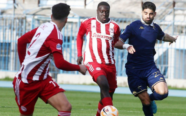 Super League 2: Ο Ολυμπιακός Β' διαμαρτύρεται για τη διαιτησία και δεν βγαίνει στο 2ο ημίχρονο στην Καλλιθέα (βίντεο)