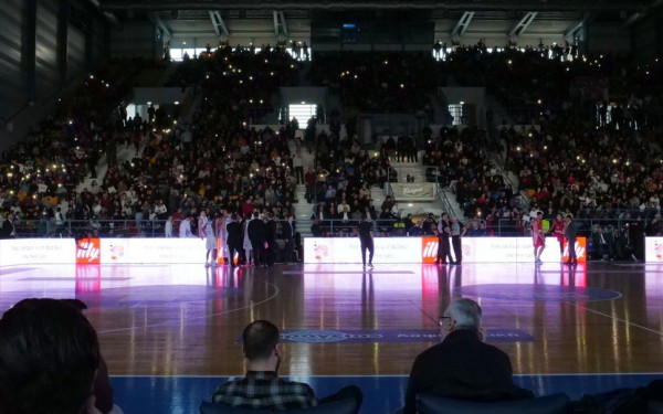 Μπάσκετ: Έπεσε το ρεύμα στην Καρδίτσα - Χριστουγεννιάτικη ατμόσφαιρα από τους φιλάθλους (βίντεο)