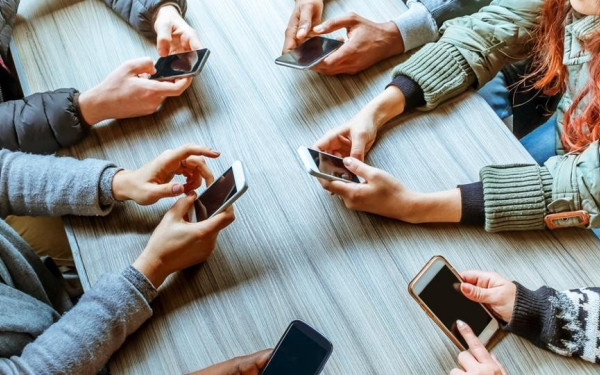 Υπουργείο Ψηφιακής Διακυβέρνησης: Ζητά από Google, Meta, Snapchat και TikTok επαλήθευση ηλικίας για προστασία των ανήλικων