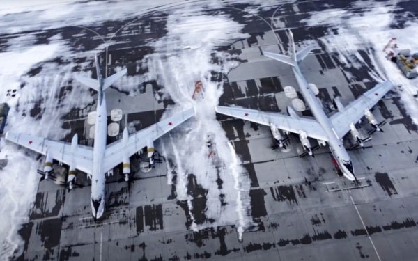 Ρωσία: Ουκρανική αεροπορική επίθεση με drone στη ρωσική βάση Ένγκελς - Τρεις νεκροί από την πτώση συντριμμιών (βίντεο)