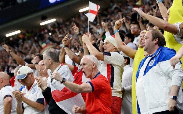 Γράφτηκε ιστορία στο Μουντιάλ του Κατάρ: Οι Άγγλοι έμειναν νηφάλιοι και δεν συνελήφθη ούτε ένας (βίντεο)