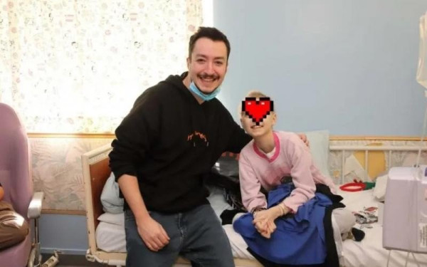 Κρήτη: Θεσσαλονικιός YouTuber έκανε τεράστιο δώρο σε 16χρονη με καρκίνο