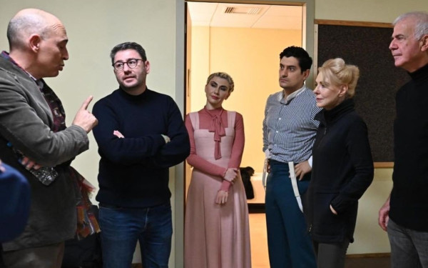 Τους «Βρυκόλακες» παρακολούθησε ο Ν. Ανδρουλάκης - Συζήτησε με τους καλλιτέχνες (φωτ.)