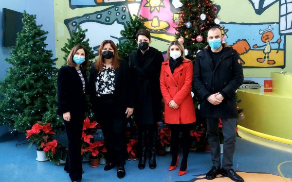 Μια χριστουγεννιάτικη αγκαλιά για παιδιά με φιλοζωικό μήνυμα