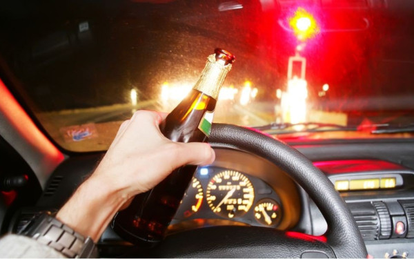 Δε βάζουμε μυαλό: Τουλάχιστον 488 μεθυσμένοι οδήγησαν το τριήμερο των Χριστουγέννων