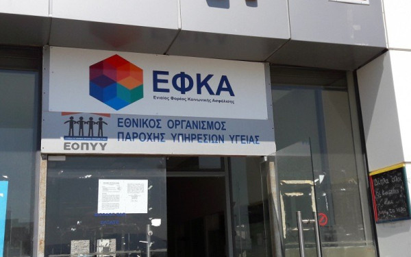 Ψηφιοποιούνται όλες οι καρτέλες ενσήμων για ταχύτερες συντάξεις - Επίσκεψη Κεραμέως στο κέντρο ψηφιοποίησης του e-ΕΦΚΑ