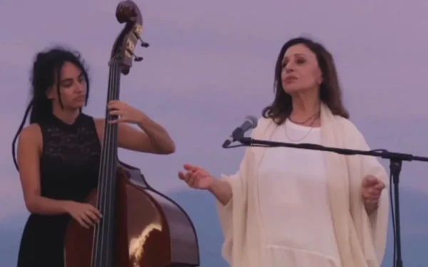 Προσευχή: Το τραγούδι της Χ. Αλεξίου που έφτασε στην 1η θέση του ελληνικού top10 chart 27 χρόνια μετά τη κυκλοφορία του (βίντεο)