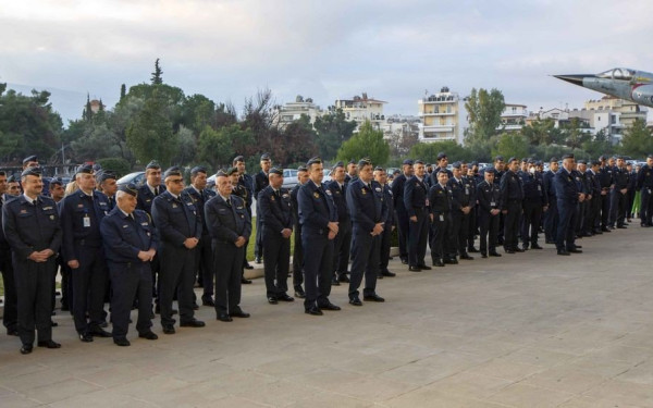 Έψαλαν τα κάλαντα από... παντού στην Πολεμική Αεροπορία (φωτ.)