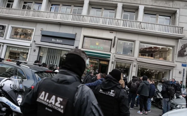 Θεσσαλονίκη: Λήστεψαν περαστικούς με την απειλή σύριγγας