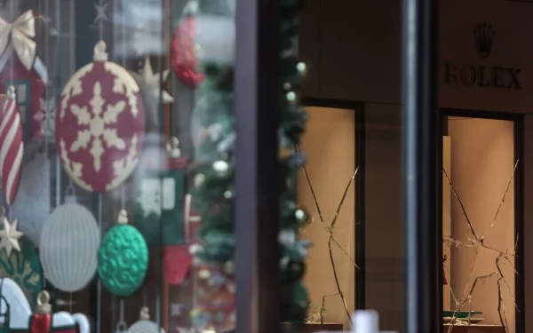 Πώς έγινε η ληστεία στη Rolex στην Αθήνα - Μαρτυρίες και φωτογραφίες 