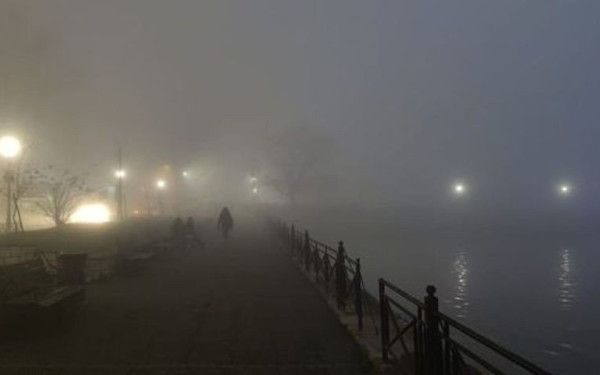 Τα Ιωάννινα τυλιγμένα στην ομίχλη (βίντεο, φωτ.)