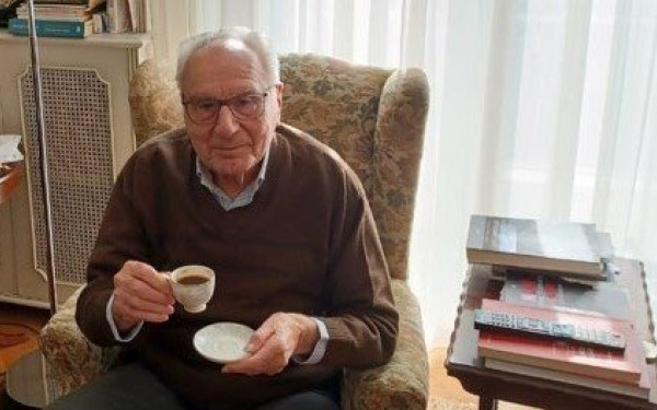 «Πρωινός καφές» με τον 99χρονο δικηγόρο Νίκο Βασιλακάκι