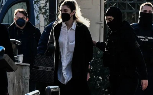 Οικογένεια Πισπιρίγκου: Στρέφεται ενάντια σε Παπαδόπουλο, Λύτρα και τηλεοπτικά πρόσωπα 