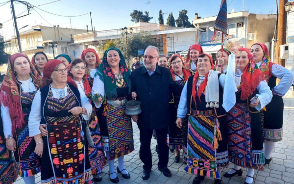 Ροδόπη: Αναβίωσε το έθιμο της Γυναικοκρατίας σε οικισμούς του Δήμου Μαρώνειας - Σαπών (φωτ.)