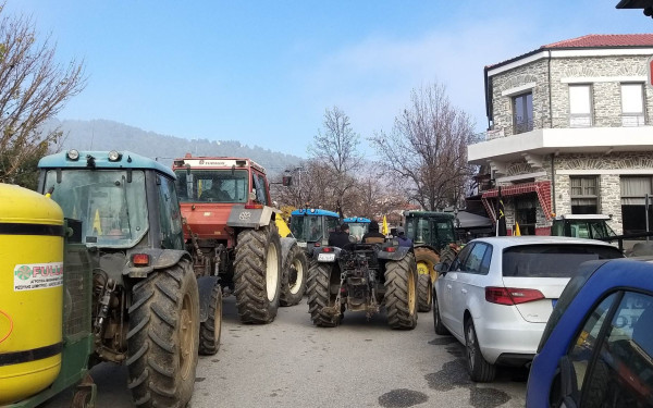 Θεσσαλονίκη: Ετοιμάζονται να βγάλουν τα τρακτέρ τους στο δρόμο οι αγρότες στα Βασιλικά