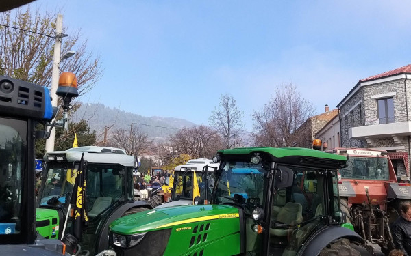 Κιλκίς: Αγρότες και κτηνοτρόφοι απέκλεισαν το τελωνείο στο δρόμο Θεσσαλονίκης-Δοϊράνης