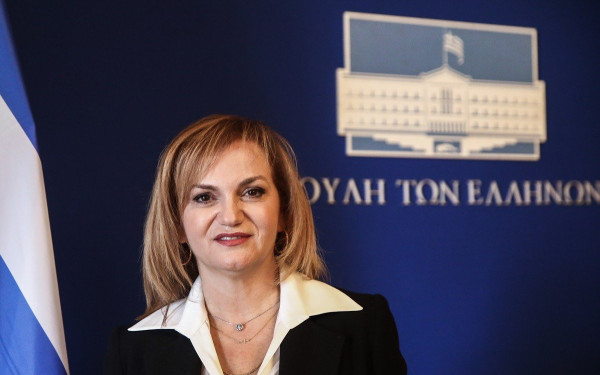 Παραίτηση Θέμη Χειμάρα: Η Ελένη Μακρή-Θεοδώρου ορκίστηκε και ανέλαβε καθήκοντα βουλευτή