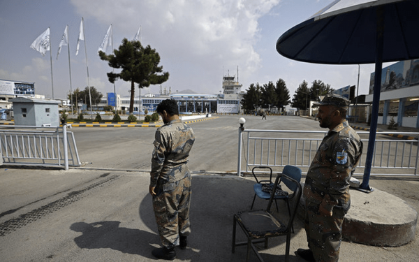 Αφγανιστάν: Έκρηξη με νεκρούς και τραυματίες στο στρατιωτικό αεροδρόμιο της Καμπούλ