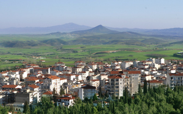 Νομοσχέδιο ΥΠΕΝ: «Πράσινο φως» για τη νομιμοποίηση τουριστικών εγκαταστάσεων σε δασικές εκτάσεις