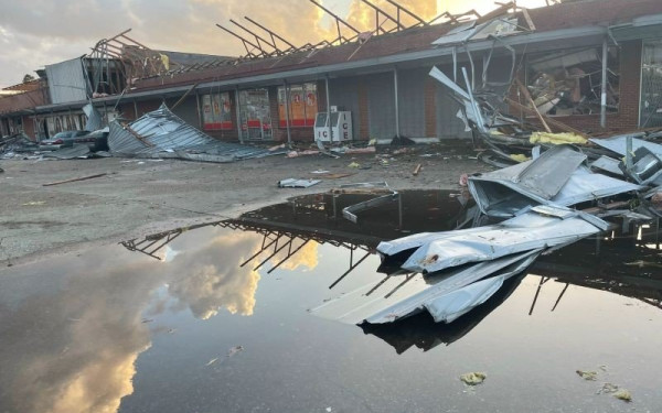 ΗΠΑ: Ανεμοστρόβιλοι και καταιγίδες σαρώνουν τον αμερικανικό Νότο - Τουλάχιστον έξι νεκροί στην Αλαμπάμα (βίντεο)