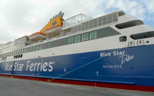 Πάρος: Τα νησιώτικα κάλαντα μέσα στο «Blue Star Delos» (βίντεο)