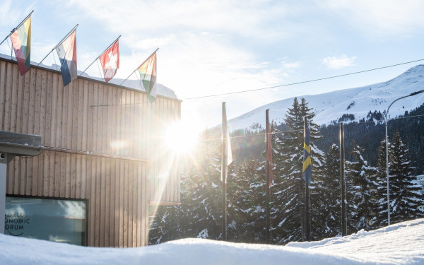 Νταβός: Πιθανή θεωρείται μια παγκόσμια ύφεση το 2023