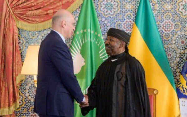 Ν. Δένδιας: «Μοναδική εμπειρία - Στο τροπικό δάσος του εθνικού δρυμού της Γκαμπόν»