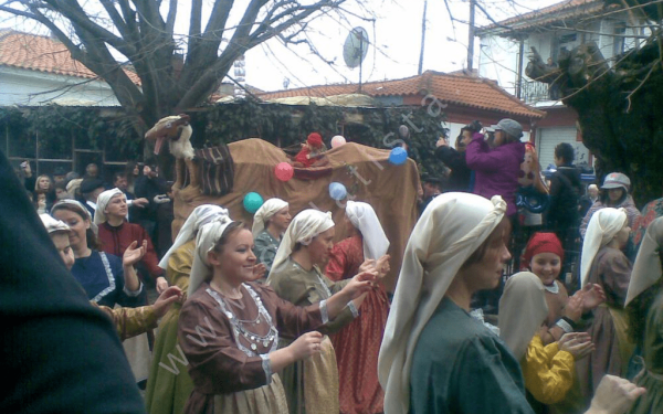 Έρχονται τα Φώτα στη Γαλάτιστα η «Καμήλα» και ο «Γάμος της Μανιώς» (βίντεο)