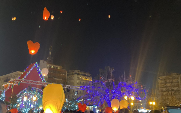 Θεσσαλονίκη: Γέμισε φαναράκια ο ουρανός για τη νύχτα των ευχών (βίντεο, φωτ.)