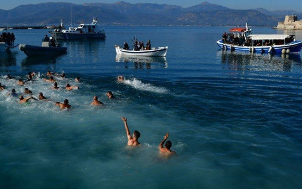 Με λαμπρότητα και μεγαλοπρέπεια εορτάστηκαν τα Θεοφάνια σε όλη τη χώρα