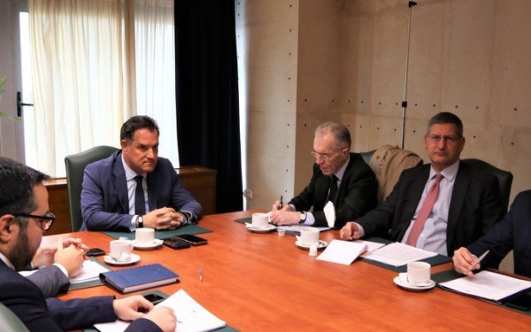 Νόμος προστασίας καταναλωτών από ηλεκτρονικές απάτες: Συνάντηση Γεωργιάδη - Ένωσης Ελληνικών Τραπεζών