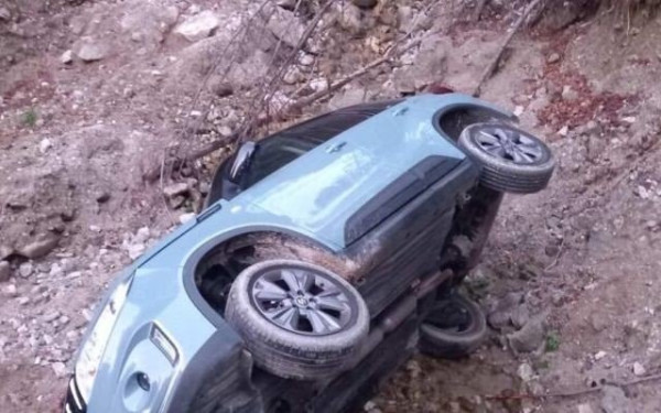 Τροχαίο ατύχημα στο Βελβεντό Κοζάνης: ΙΧ έπεσε σε χαράδρα (φωτ.)