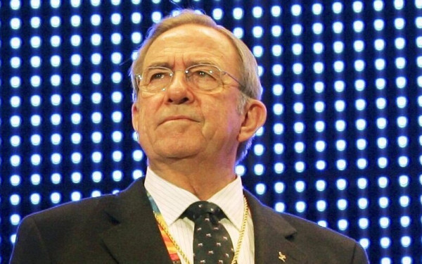 Αναβαθμίζει την παρουσία της η κυβέρνηση στην κηδεία του τέως βασιλιά Κωνσταντίνου: Παρόντες Πικραμμένος και Μενδώνη