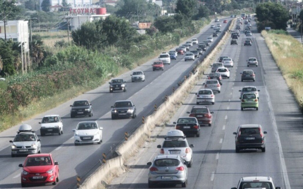 Θεσσαλονίκη: Καθυστερήσεις στην Εθνική Οδό Θεσσαλονίκης - Ν. Μουδανιών - Απανωτά τροχαία ατυχήματα