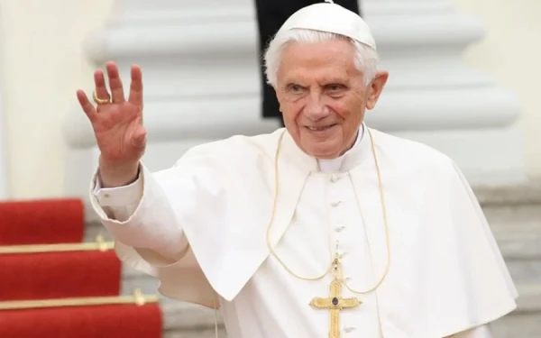 Βατικανό: Ο πάπας Φραγκίσκος αποτίει φόρο τιμής στο Βενέδικτο 