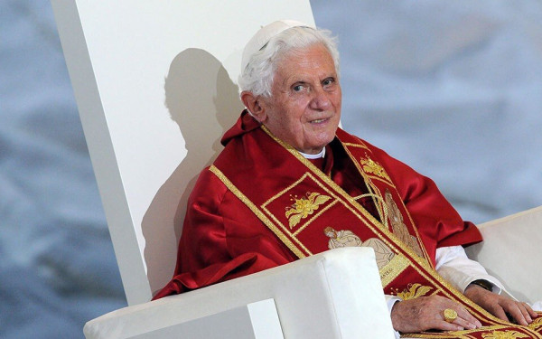 Βατικανό: Σε λαϊκό προσκύνημα η σορός του πάπα Βενέδικτου - Ουρές χιλιομέτρων από πιστούς