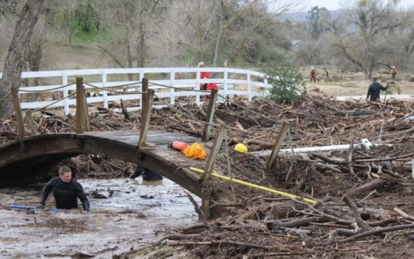 Ακραία καιρικά φαινόμενα στην Καλιφόρνια: 18 νεκροί από τον κυκλώνα που έπληξε την περιοχή (φωτ.)