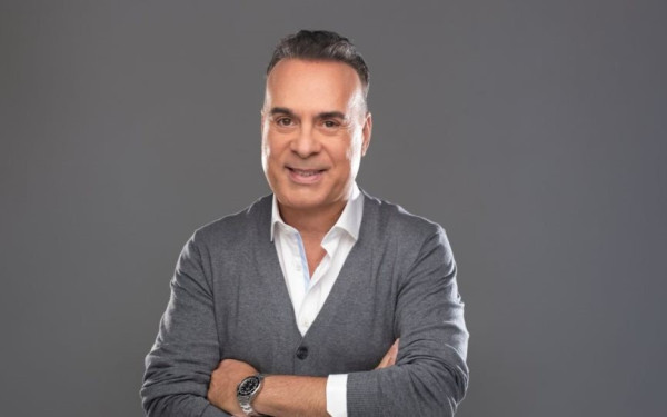 Πασίγνωστος ηθοποιός έμπαινε στα κλαμπ της Θεσσαλονίκης ως... Φώτης Σεργουλόπουλος (βίντεο)