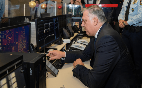 Μήνυμα από τον ασύρματο έστειλε στους αστυνομικούς ο Τ. Θεοδωρικάκος στην αλλαγή του χρόνου (φωτ.)